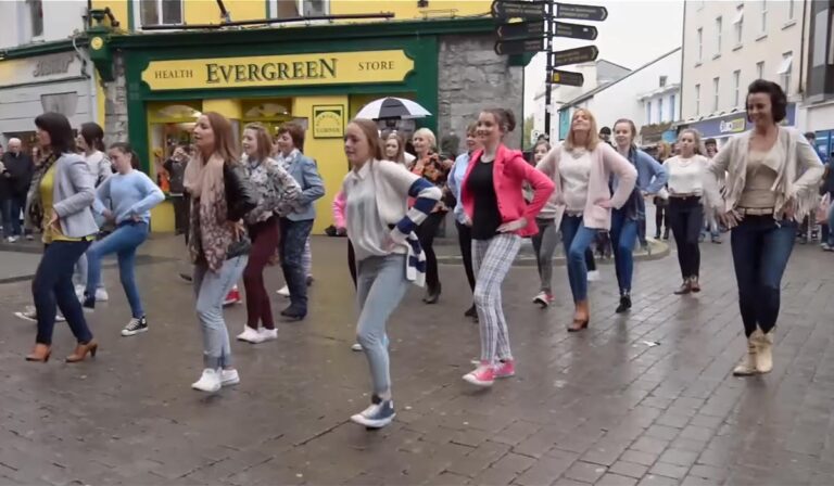 irski-ples-flashmob